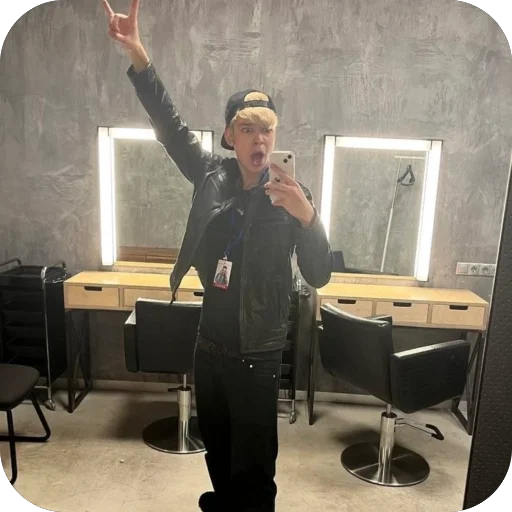 🤘 Стикер «Young Plato» для Telegram
