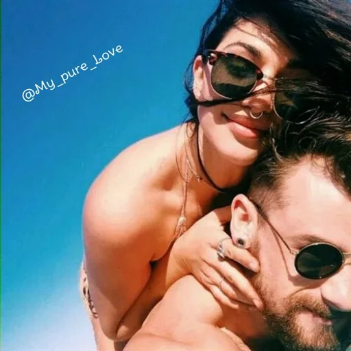 ❤ Стикер «Chanell» для Telegram