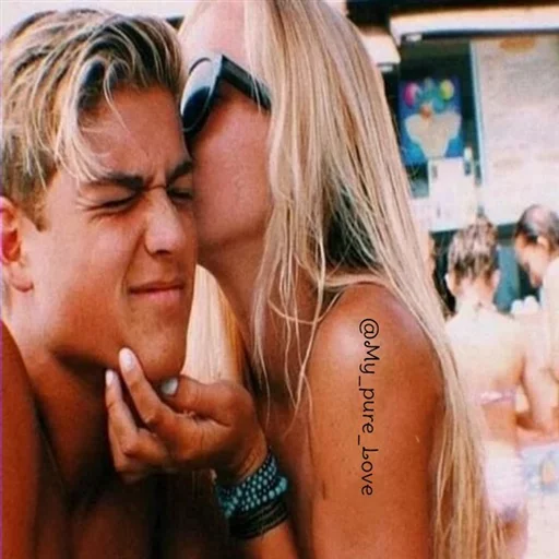 💋 Стикер «Chanell» для Telegram