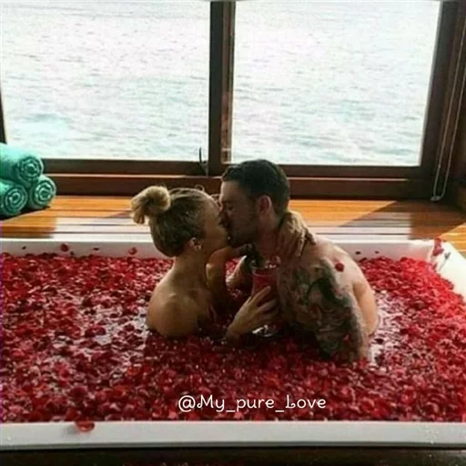 💋 Стикер «Chanell» для Telegram
