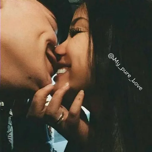 💋 Стикер «Chanell» для Telegram
