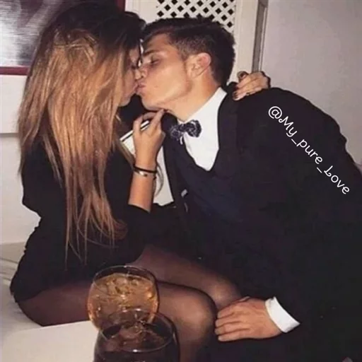 💋 Стикер «Chanell» для Telegram
