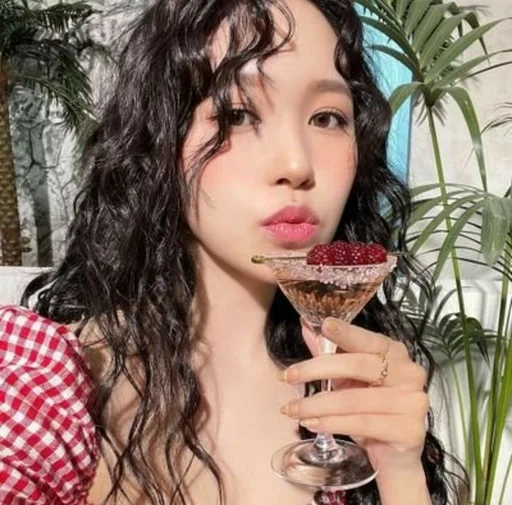 🌸 Стикер «myoui mina» для Telegram