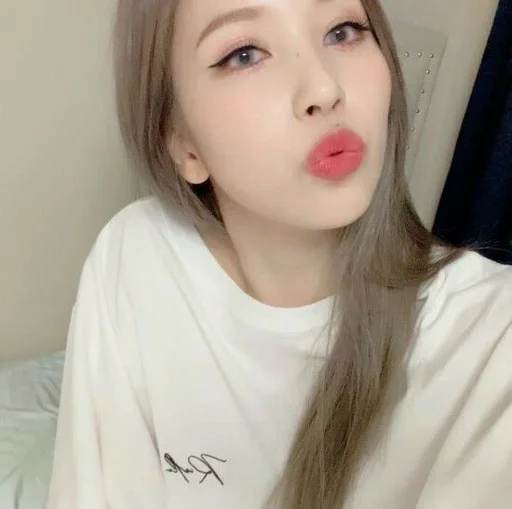 🌸 Стикер «myoui mina» для Telegram