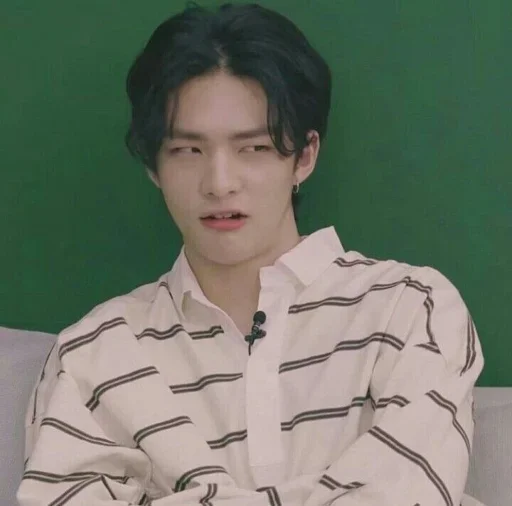 🤨 Стикер «Хенджин» для Telegram