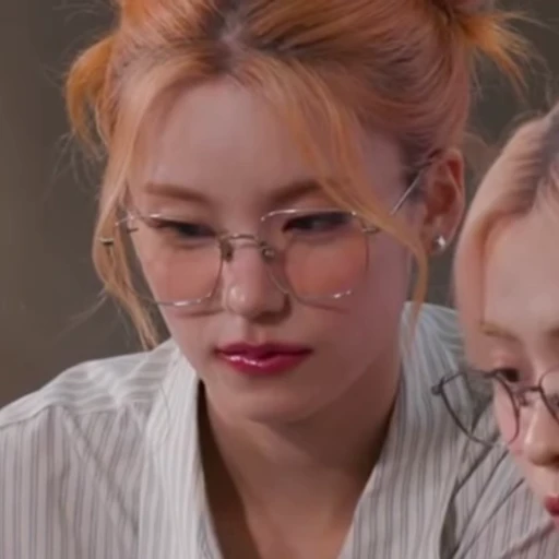 🐾 Стикер «itzy yeji» для Telegram