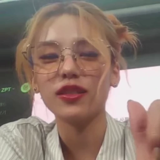 🐾 Стикер «itzy yeji» для Telegram