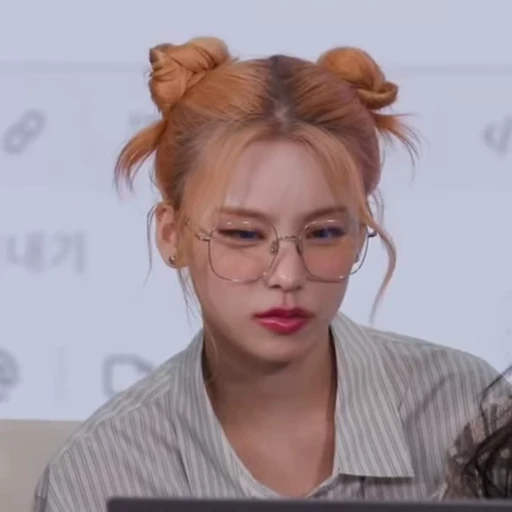 🐾 Стикер «itzy yeji» для Telegram