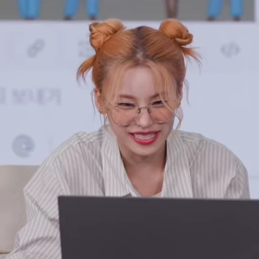 🐾 Стикер «itzy yeji» для Telegram