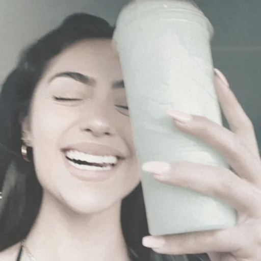 🍣 Стикер «Madison Beer» для Telegram