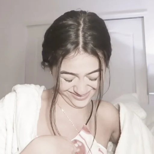 🍣 Стикер «Madison Beer» для Telegram