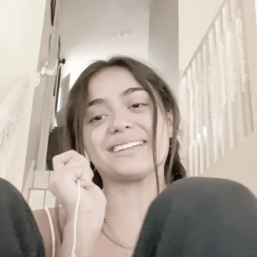 🍣 Стикер «Madison Beer» для Telegram