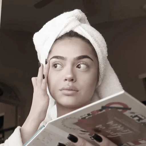 🍣 Стикер «Madison Beer» для Telegram