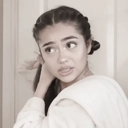 🍣 Стикер «Madison Beer» для Telegram