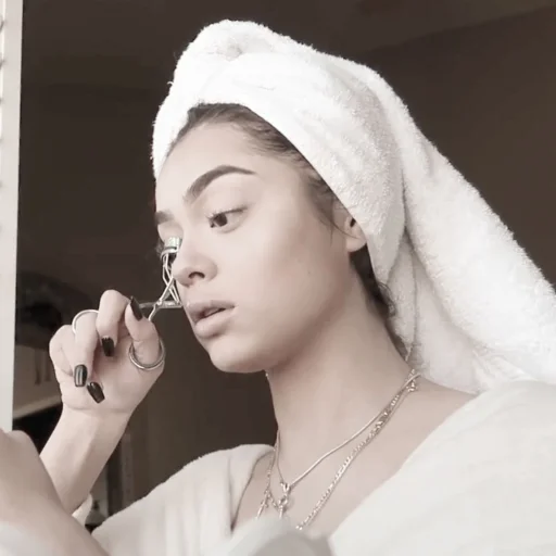 🍣 Стикер «Madison Beer» для Telegram