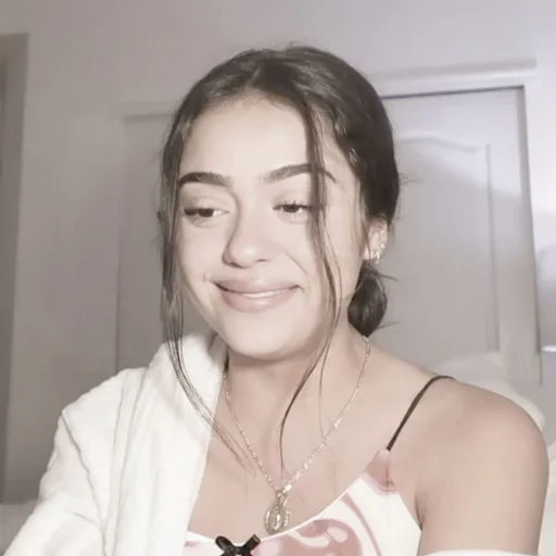 🍣 Стикер «Madison Beer» для Telegram