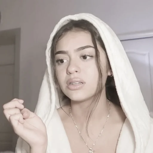 🍣 Стикер «Madison Beer» для Telegram
