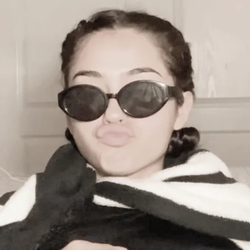 🍣 Стикер «Madison Beer» для Telegram
