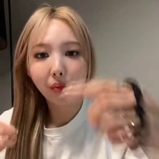 🐰 Стикер «nayeon» для Telegram