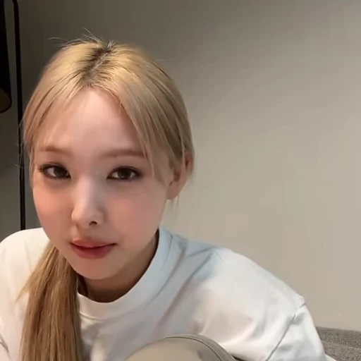 🐰 Стикер «nayeon» для Telegram