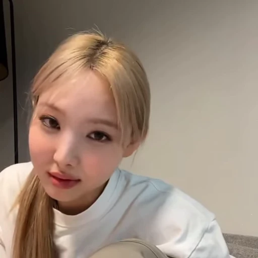 🐰 Стикер «nayeon» для Telegram