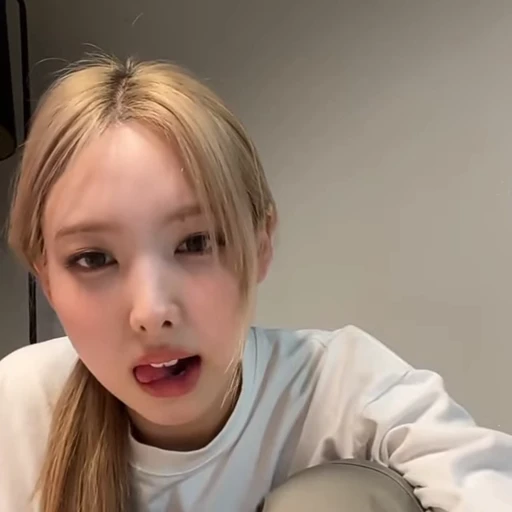 🐰 Стикер «nayeon» для Telegram