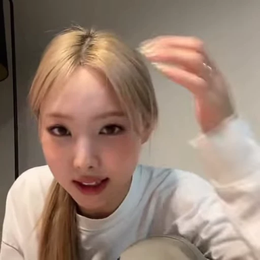 🐰 Стикер «nayeon» для Telegram