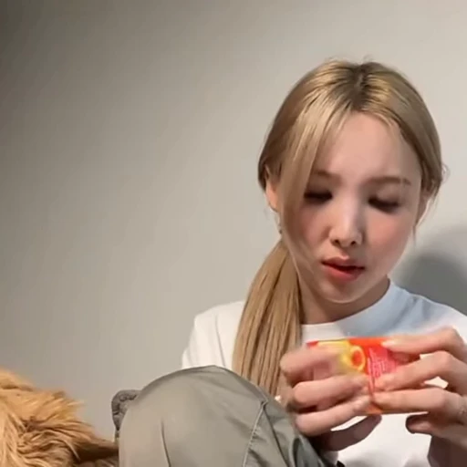 🐰 Стикер «nayeon» для Telegram