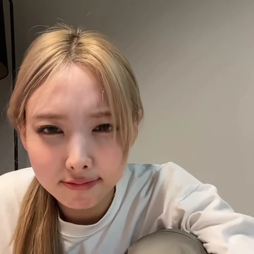 🐰 Стикер «nayeon» для Telegram