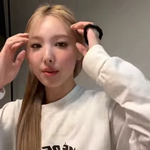 🐰 Стикер «nayeon» для Telegram