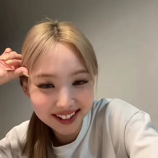 🐰 Стикер «nayeon» для Telegram