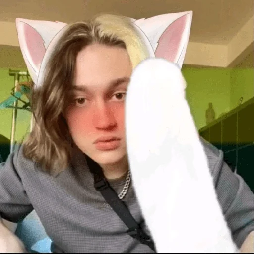 🤭 Стикер «неглотай» для Telegram