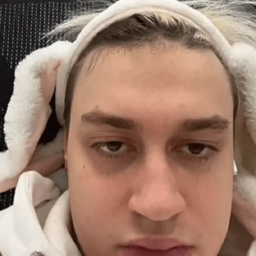 😐 Стикер «неглотай» для Telegram