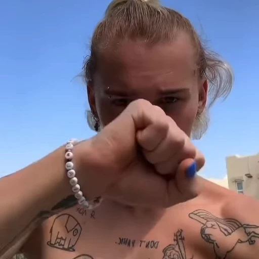 ✊ Стикер «NE PRADA» для Telegram
