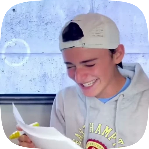 🌟 Стикер «Noah Schnapp» для Telegram