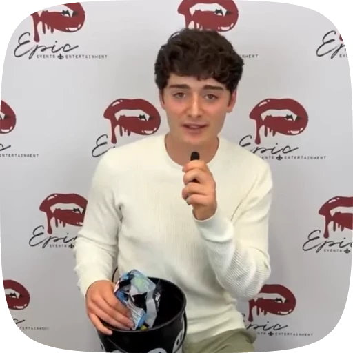 🌟 Стикер «Noah Schnapp» для Telegram