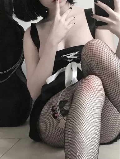 ❤️‍🩹 Стикер «Ножки» для Telegram