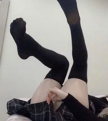 ❤️‍🩹 Стикер «Ножки» для Telegram