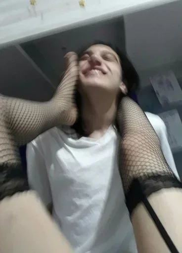 ❤️‍🩹 Стикер «Ножки» для Telegram