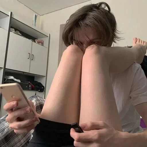 ❤️‍🩹 Стикер «Ножки» для Telegram