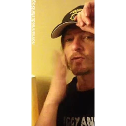 😗 Стикер «Norman Reedus» для Telegram