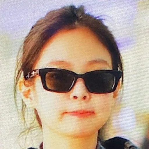 Стикерпак kim jennie для Telegram — скачать