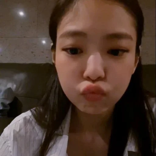 🥟 Стикер «kim jennie» для Telegram