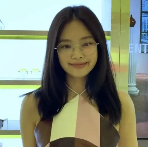 🥟 Стикер «kim jennie» для Telegram