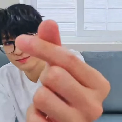 🌟 Стикер «btob» для Telegram