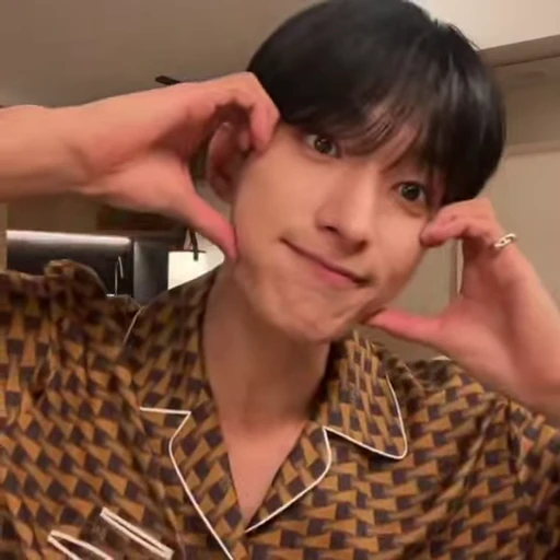 🍕 Стикер «btob» для Telegram
