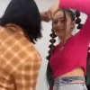 Стикер 19 🤩 Видео набор эмоджи с певицей «Dora Дора»