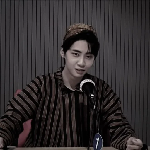 🕶 Стикер «Dark Lee Jinhyuk» для Telegram