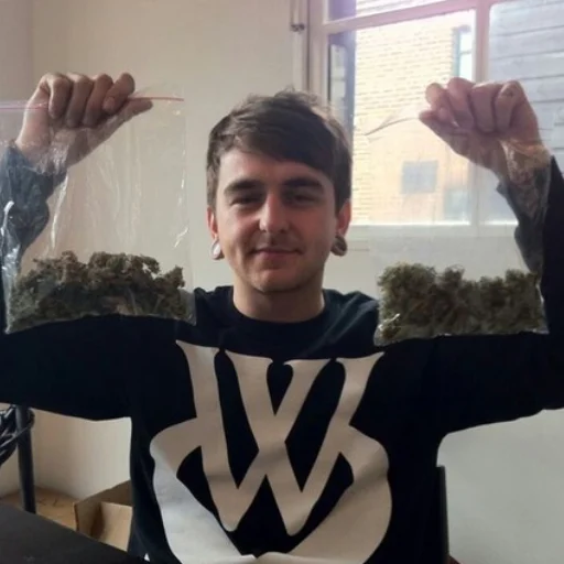 🍁 Стикер «bmth» для Telegram