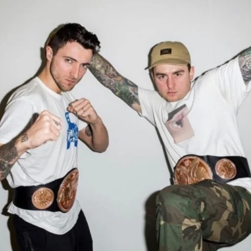 🤼‍♂ Стикер «bmth» для Telegram